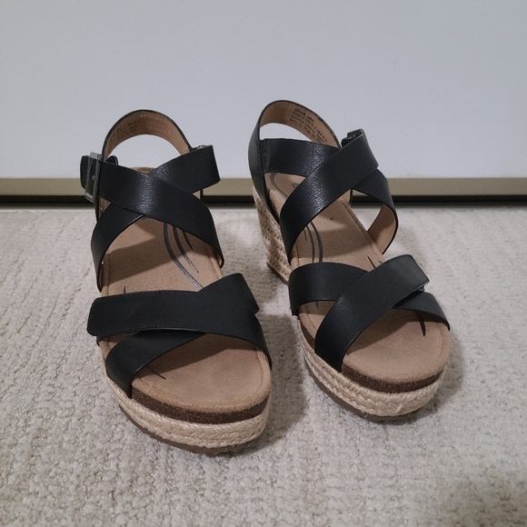 Aetrex Wedges 6-6.5 - Picture 2 of 3